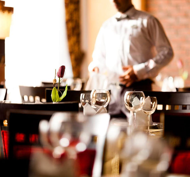 5 Ways to Increase your Tips and make more Money as a Waitress or Waiter